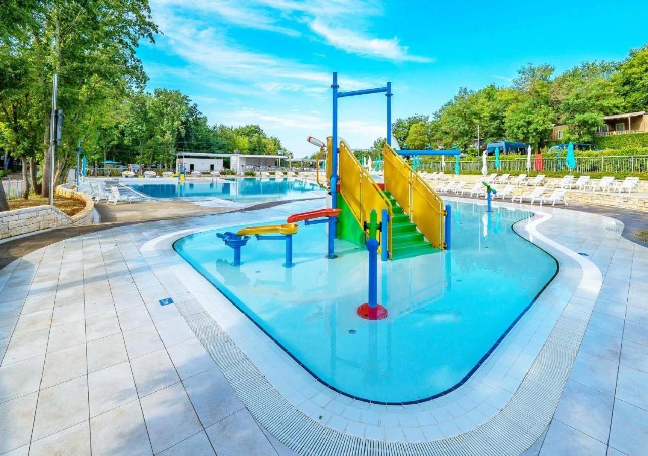 Camping Bijela Uvala - Eurocamp I Homair Пореч Экстерьер фото