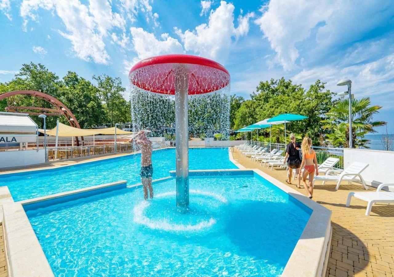Camping Bijela Uvala - Eurocamp I Homair Пореч Экстерьер фото