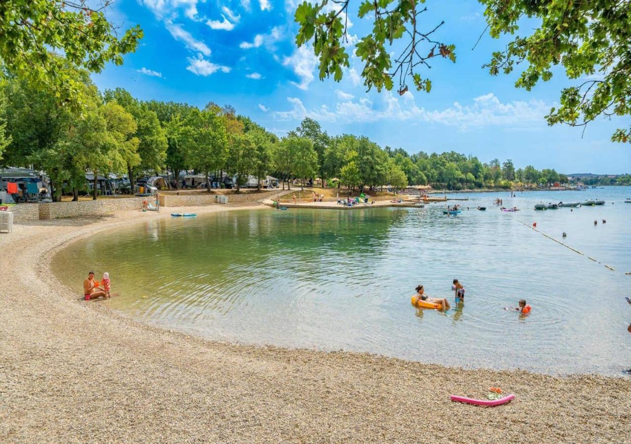 Camping Bijela Uvala - Eurocamp I Homair Пореч Экстерьер фото